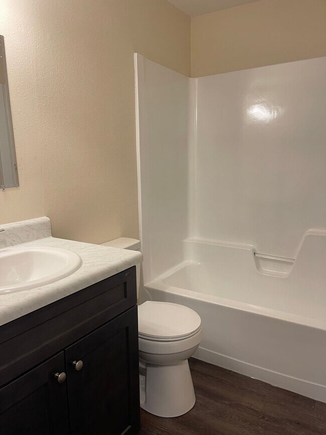 Building Photo - PRE-LEASING! 3 Bedroom in the heart of Springfield