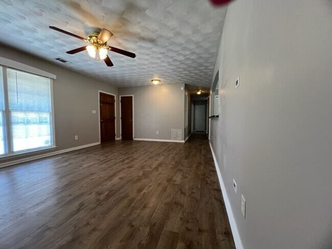 Building Photo - Convenient to Midtown, North Columbus, Ft Benning, CSU!!!