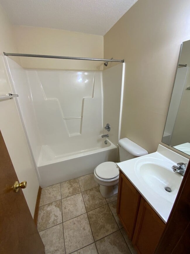 Building Photo - 3 Bd 2 Ba in Cherrywoods