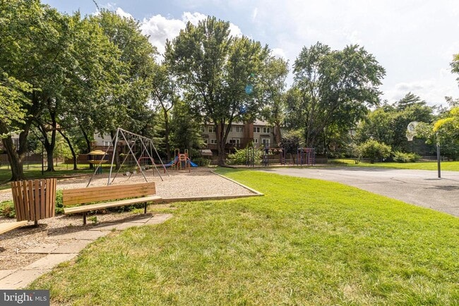 Building Photo - 6558 Gildar St