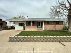 Building Photo - Stansbury Ave Duplex
