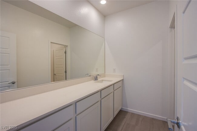 Building Photo - 139 Aqua Cmns