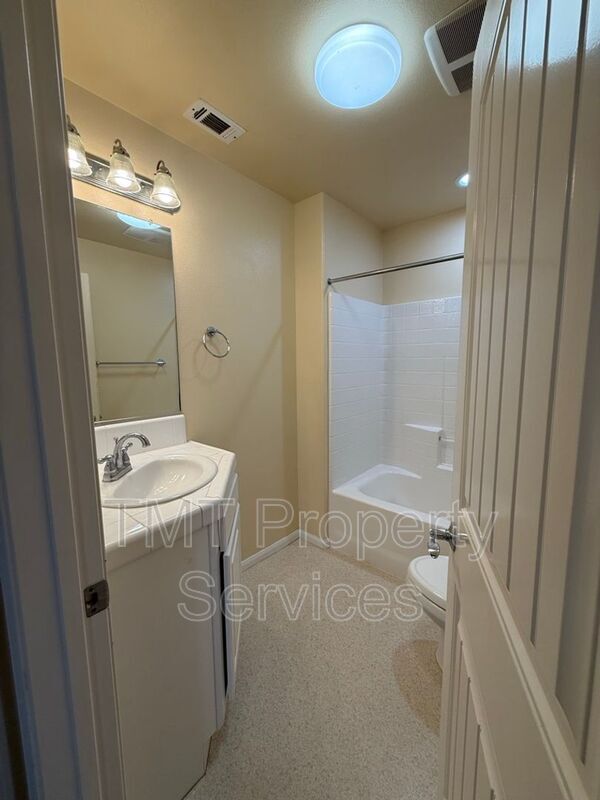 Building Photo - 595 Ave of Flags