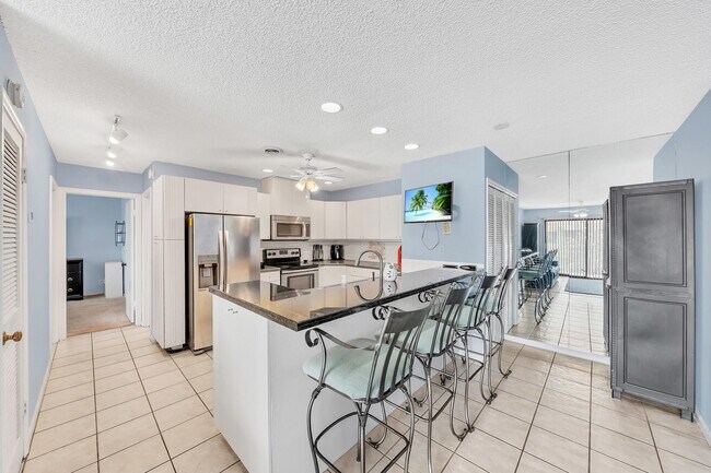 Building Photo - 130 Cypress Club Dr