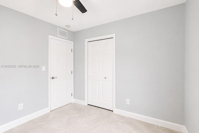 Building Photo - 6255 SW 62nd Ct