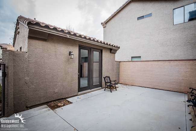 Building Photo - Spacious Home with Casita, Pool & Prime Las Vegas Location!