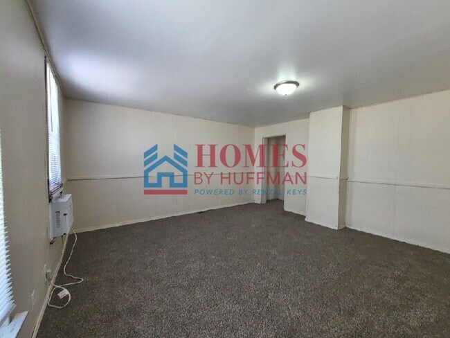 Building Photo - 920 W Columbia St