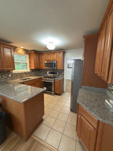 Building Photo - 6919 Rolling Rd