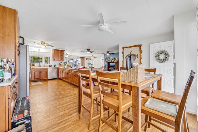 Building Photo - 142 Maluniu Ave