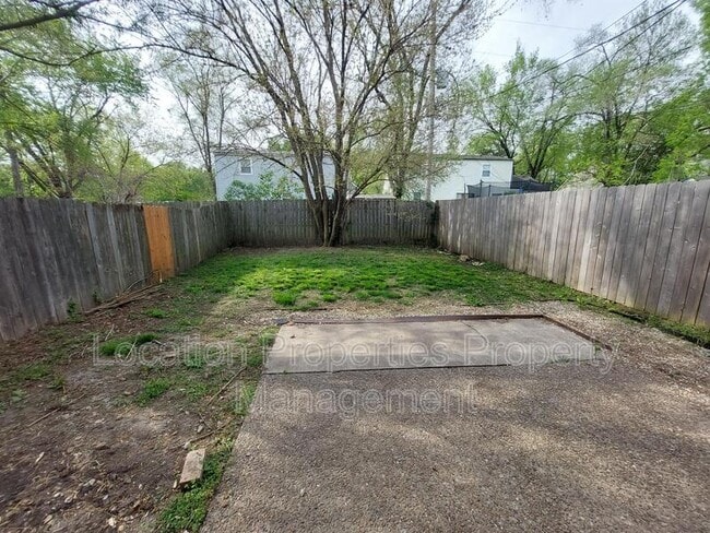 Building Photo - 1903 W 3rd St