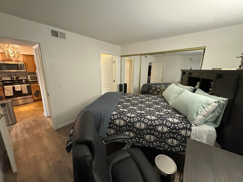 Building Photo - 3145 E Flamingo Rd