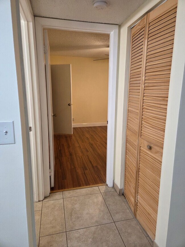 Building Photo - Upgraded 2BR/2BA – Gated Community, Great ...