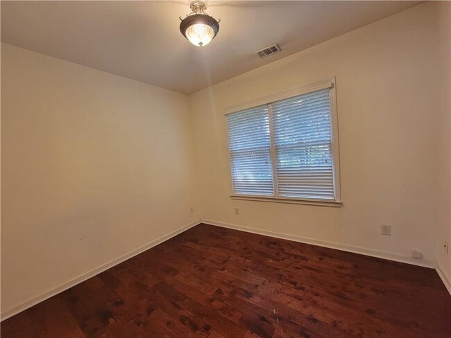 Building Photo - 392 Hickory Haven Terrace