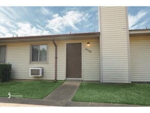 Building Photo - Lakewood Apartments: Premium location