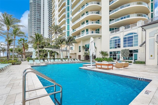 Building Photo - 16051 Collins Ave