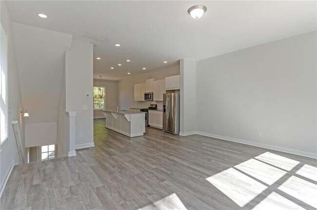 Building Photo - 2814 Woodland Terrace