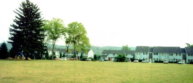 Building Photo - Springdale Garden Townhomes
