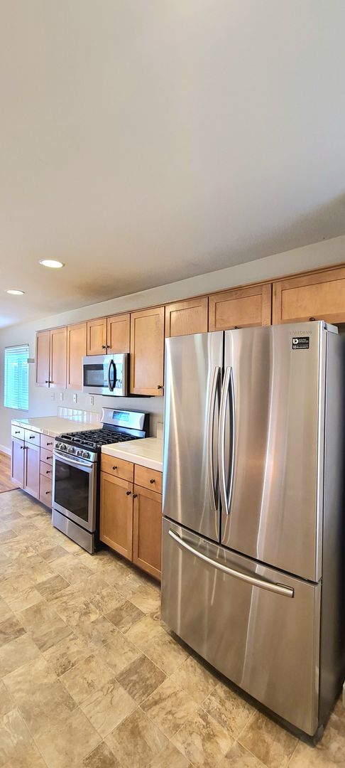 Building Photo - BEAUTIFULLY MAINTAINED SINGLE FAMILY HOME ...