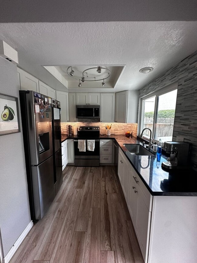 Building Photo - Beautiful, Charming 2-story townhome 2 bedroom and 1.5 bath located on the cusp of Clairemont and...