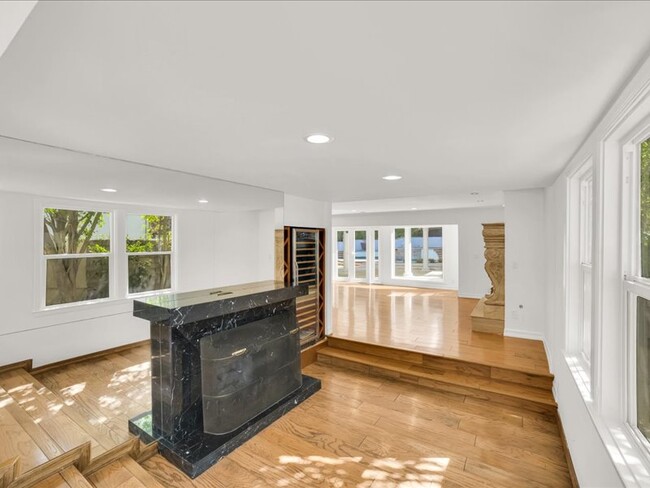 Building Photo - 9654 Wendover Dr