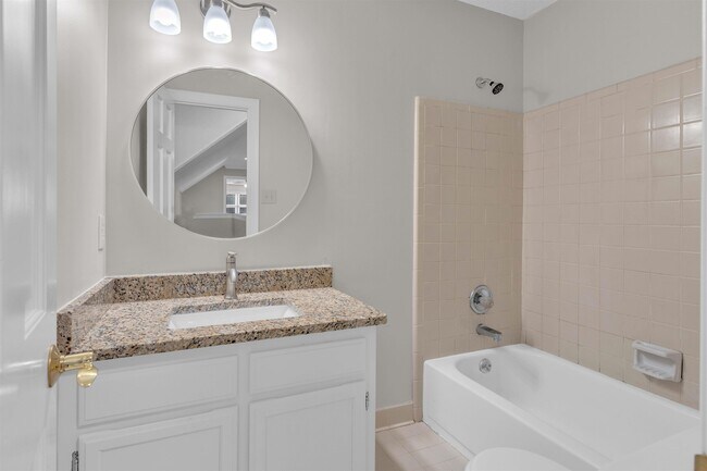 Building Photo - 636 N Fox Chase Cove