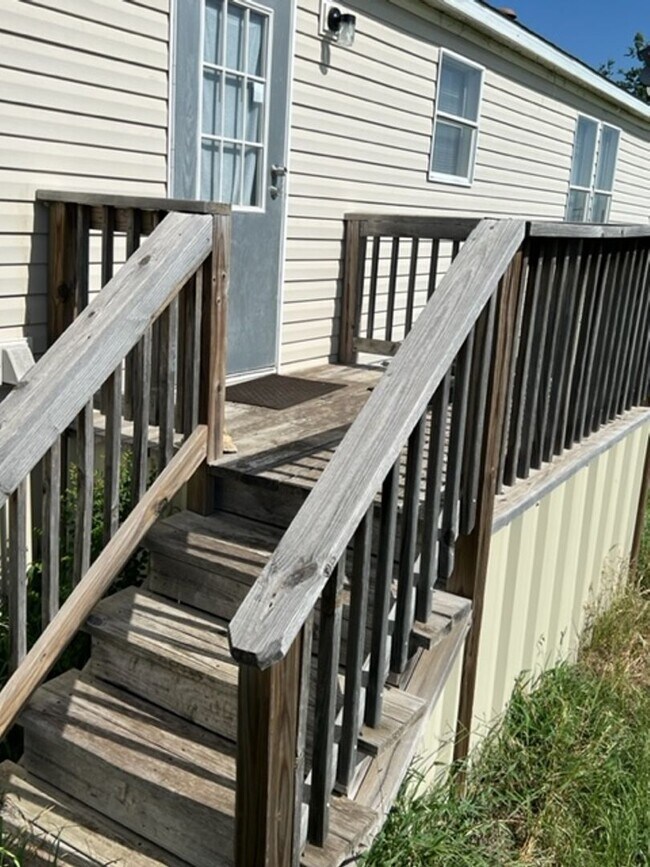Building Photo - 1307 Speedway Dr