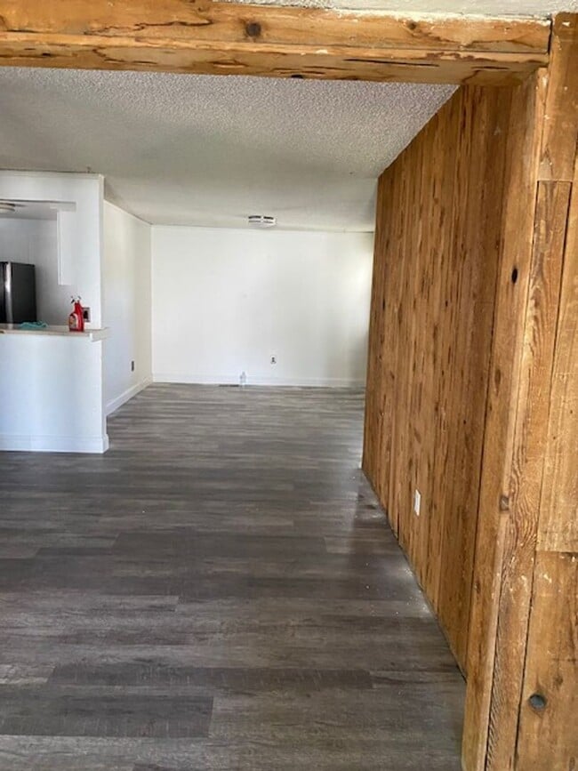 Building Photo - Spacious home on Large Lot