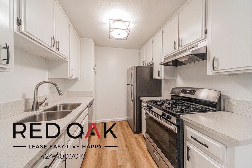 Building Photo - 11817 Victory Blvd