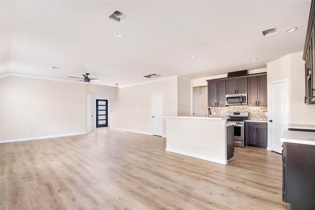 Building Photo - 322 Carlos Leal Dr