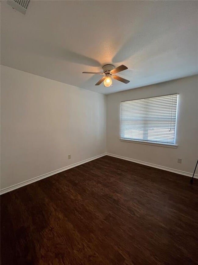 Building Photo - 3 Bedroom, 1 bath in Decatur TX