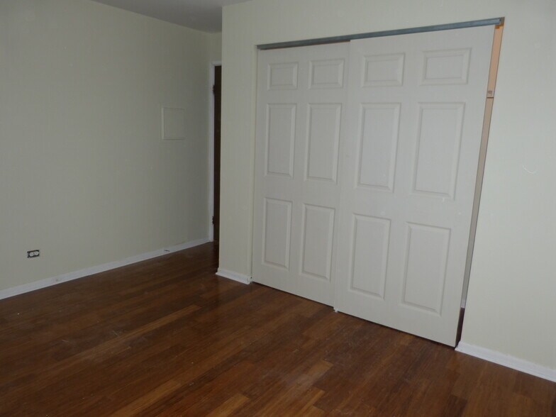 Building Photo - 125 W 66th St