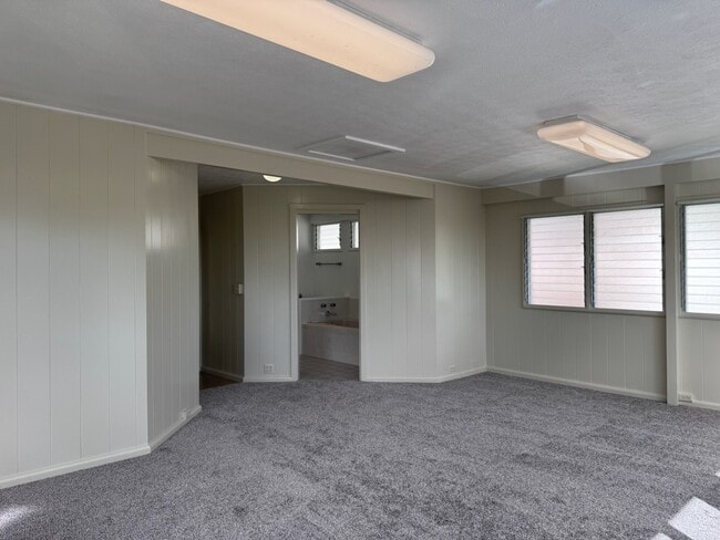 Building Photo - 3br - 3 Bed/2 Bath House with Family Room - Convenient Honolulu Location