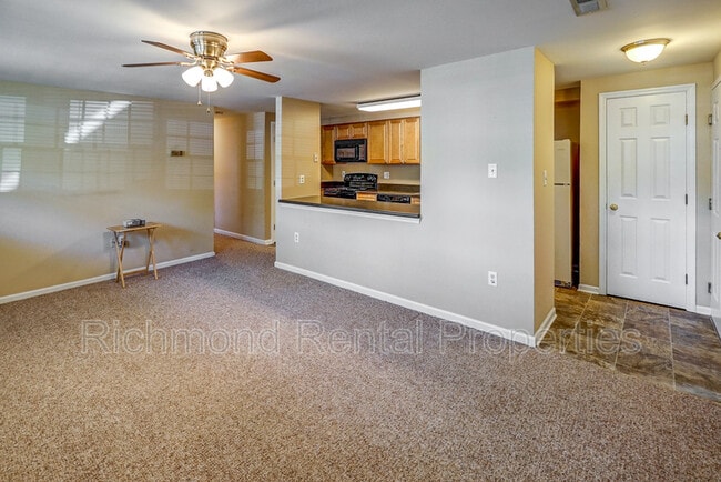 Building Photo - 7600 Roscommon Ct