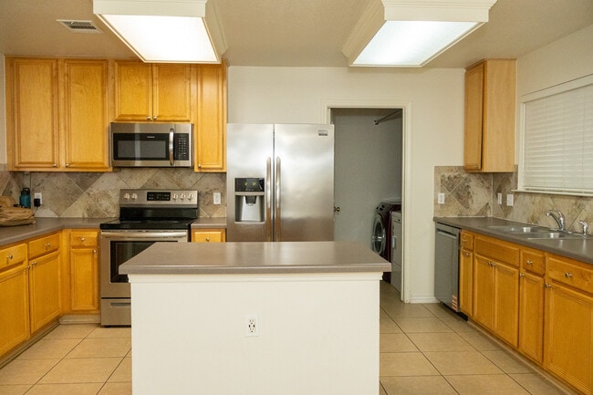 Building Photo - 1613 Apollo Cir