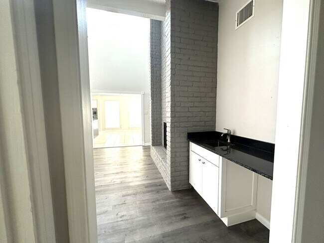 Building Photo - 4234 Willow Beach Dr