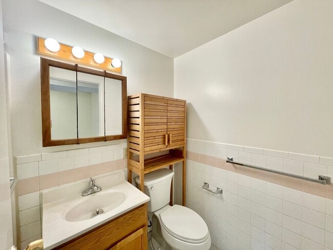 Building Photo - Charming Garden Apartment w/Deck, Prime Inner Richmond Location PROGRESSIVE