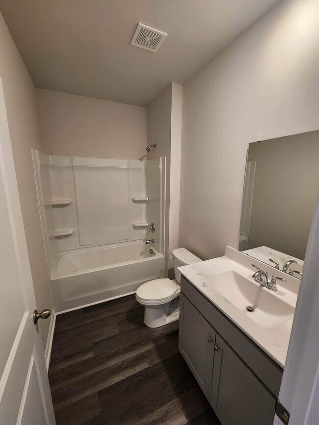 Building Photo - 323 Vaccaro Dr