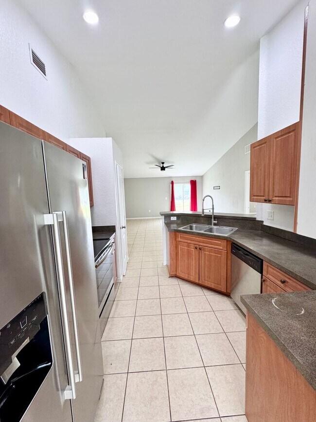 Building Photo - 4 Bedroom 2 Bath Home in Poinciana Village 3