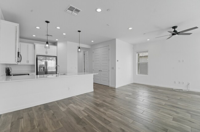 Building Photo - *Like Brand New Luxurious Modern 3 Bedroom 2 Bath Townhome in Warner Meadows!**