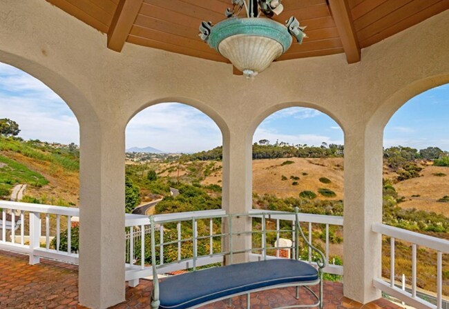 Building Photo - 6 South Peak