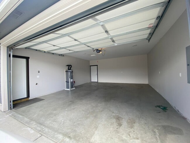 Building Photo - BONUS RENT SPECIAL! Exceptional 3 Bed, 2 B...