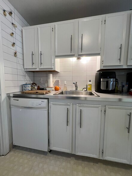 Building Photo - 4921 SE 71st Ave