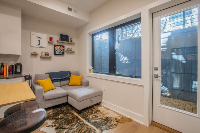 Building Photo - Amazing Studio Condo in Adams Morgan!