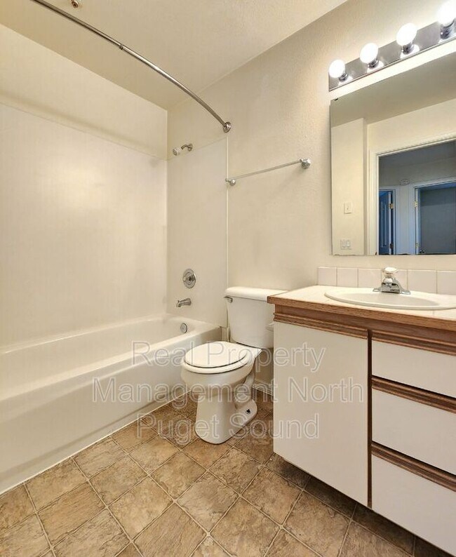 Building Photo - 9727 18th Ave W