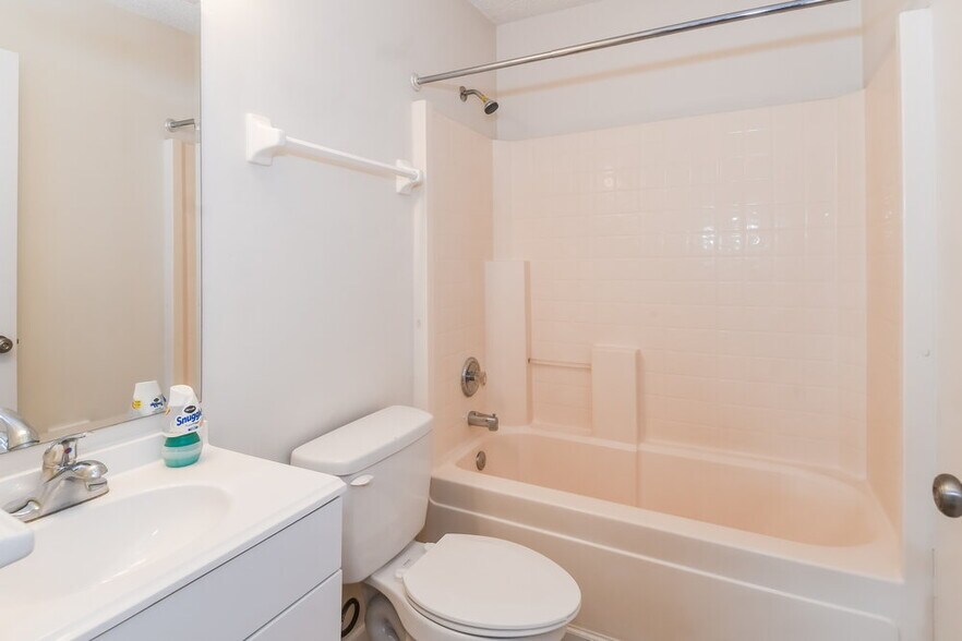 Building Photo - 175 Nadia Michelle Ct S