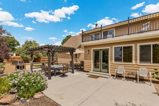 Building Photo - Stunning Doney Park Home