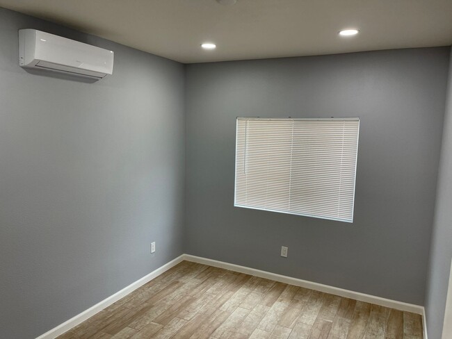 Building Photo - Brand new 1 bedroom 1 bath duplex in San D...