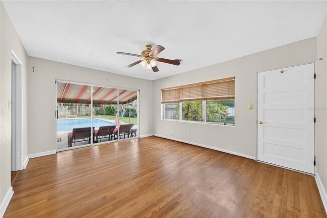 Building Photo - 2406 Shoreham Rd