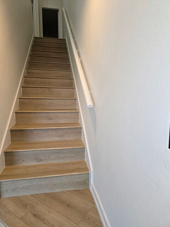 Building Photo - 3 Bedroom Townhome in El Cajon