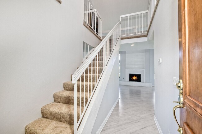 Building Photo - 1951 Swallow Ln